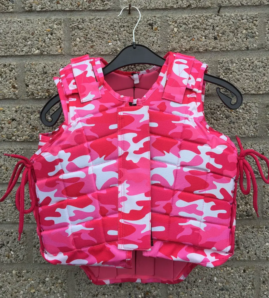 bodyprotector camouflage roze.webp