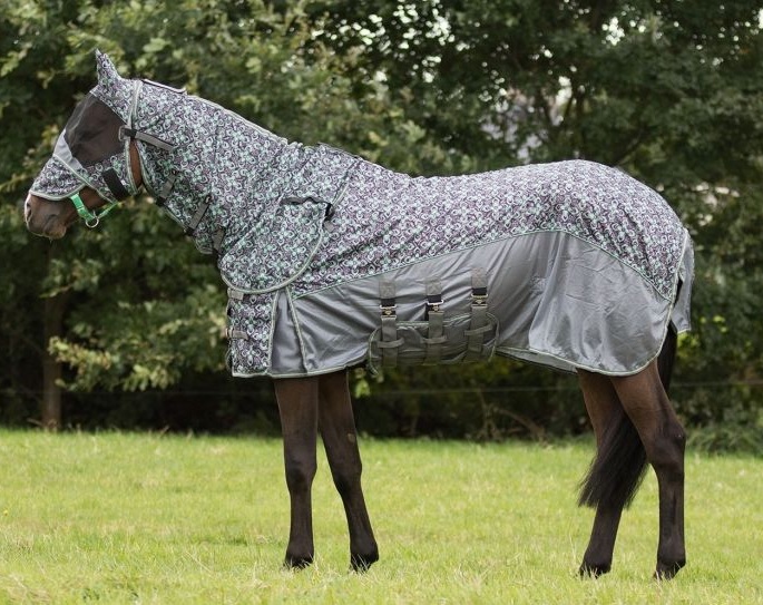 Vliegendeken met nek en hoed (125 cm)