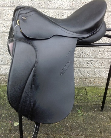 [san11-17.5W] Dressuurzadel Santa Grug (97GL)